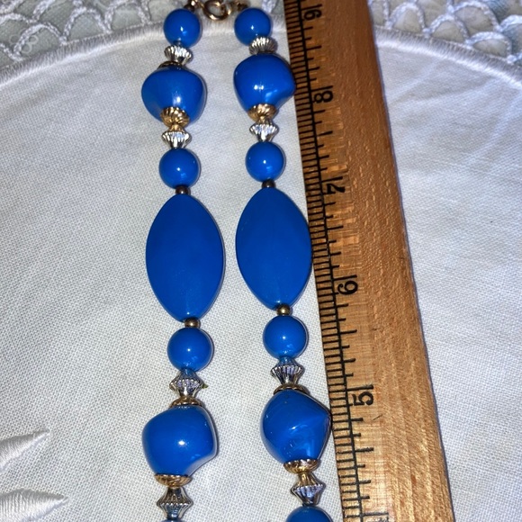 VINTAGE bright blue plastic beads w/gt and st spacers. Lobster claw close $35 - Picture 3 of 5